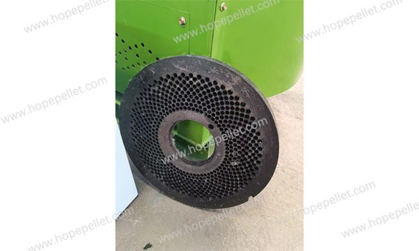 Flat die home used wood pellet mill for sale - Image 3