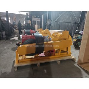 High Productivity 40HP Diesel Engine Wood Crushers Machine Hammer Mill Chipper Used Condition Sawdust As Final Product